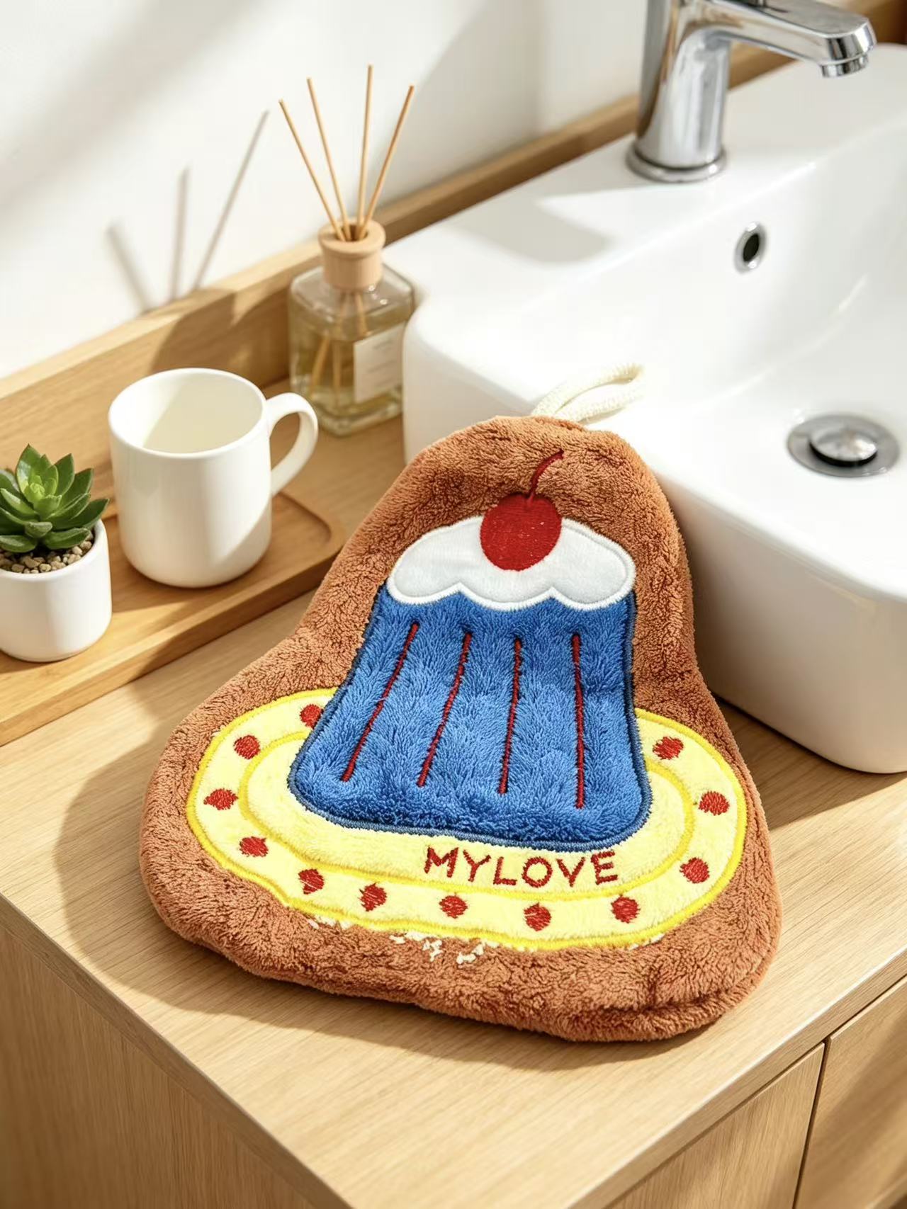 Towique Dessert Shape Hand Towel – Soft Plush Fleece Bathroom Decor