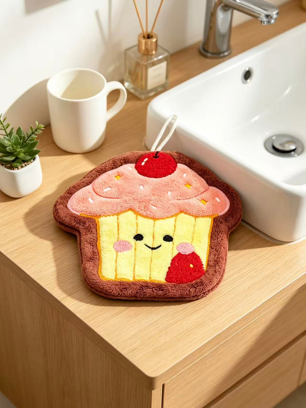 Towique Cupcake Shape Hand Towel – Soft Coral Fleece Kitchen & Bathroom Decor