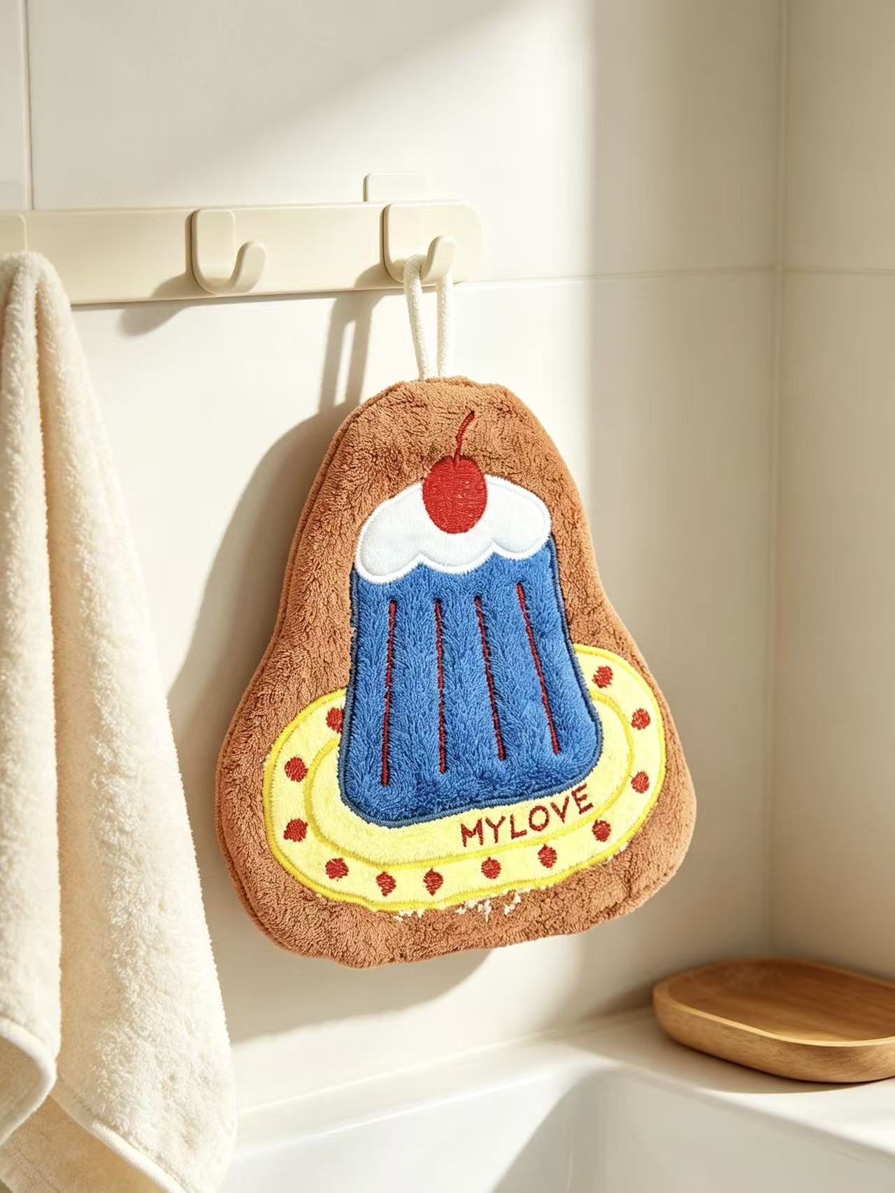 Towique Dessert Shape Hand Towel – Soft Plush Fleece Bathroom Decor