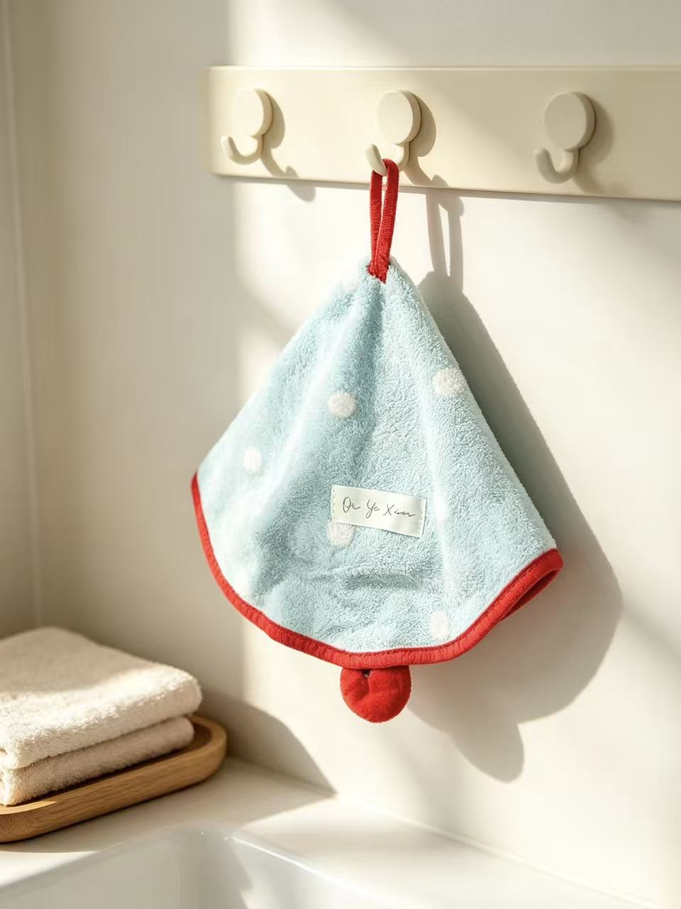 Towique Round Polka Dot Hand Towel – Absorbent Fleece with Hanging Loop